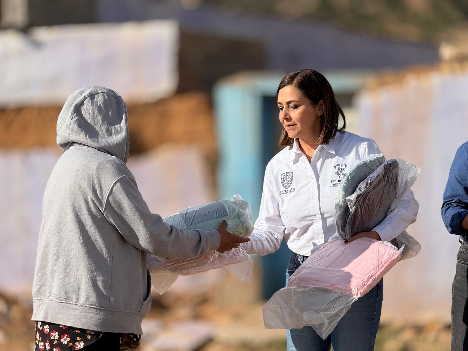 ENTREGAN COBIJAS EN EL MINERAL POR EL PROGRAMA ABRIGANDO CORAZONES