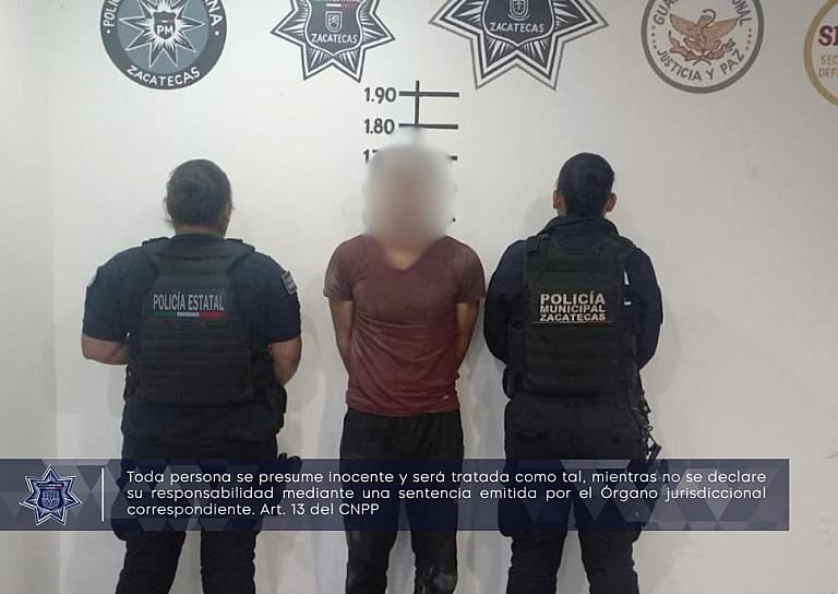 Detienen a hombre por agredir a su pareja y sus dos hijos