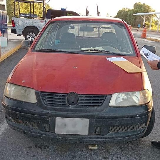 DETIENEN A HOMBRE POR CIRCULAR CON PLACAS SOBREPUESTAS EN MALPASO