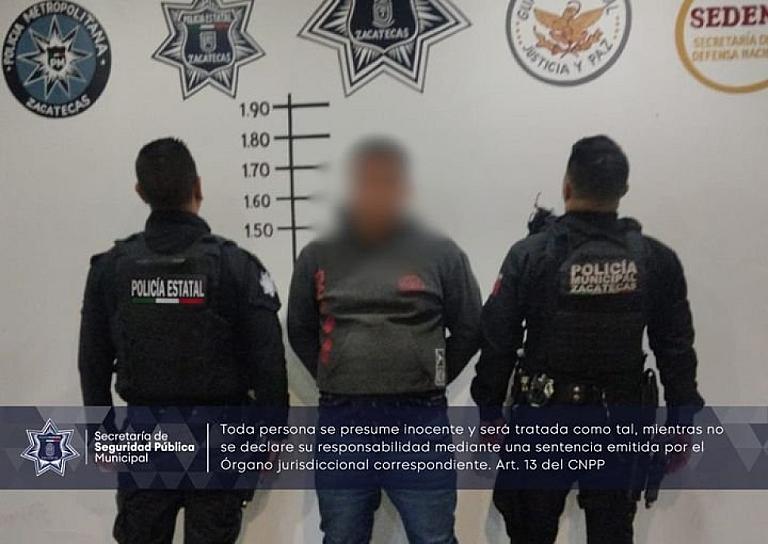 DETIENEN A HOMBRE POR DAÑAR VEHÍCULO TRAS RIÑA