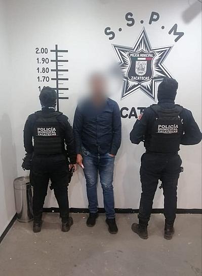 DETIENEN A HOMBRE POR GOLPEAR A SU HIJO