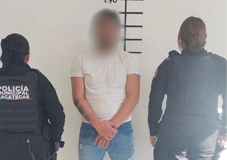 Detienen a hombre por presunta agresión a su pareja