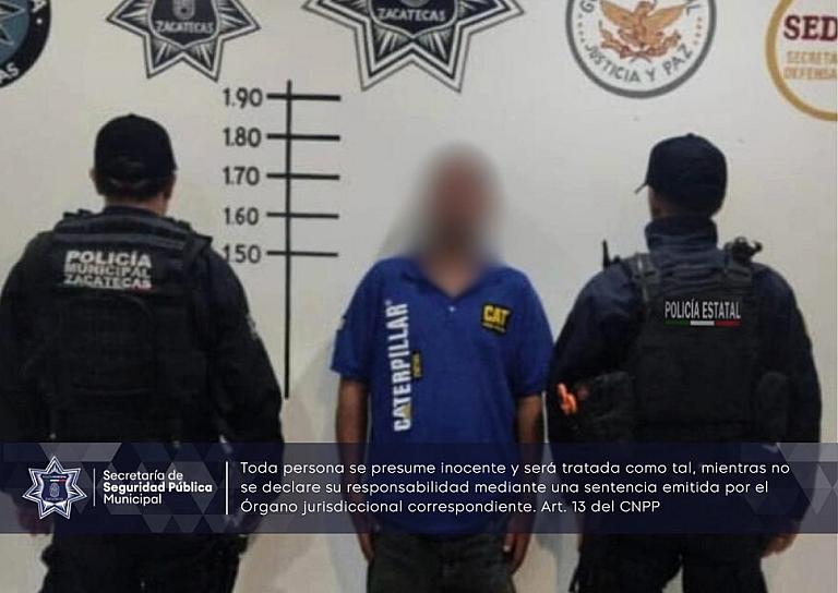 DETIENEN A HOMBRE POR PRESUNTO ROBO DE VEHÍCULO