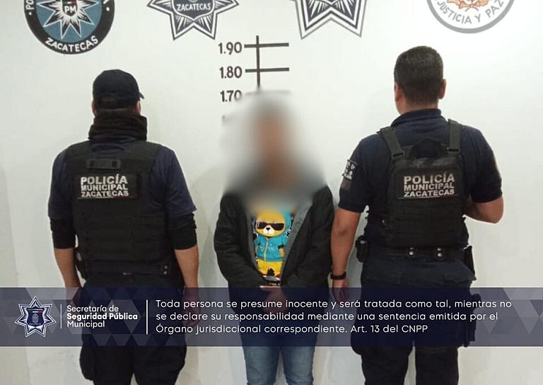 DETIENEN A HOMBRE POR ROBO A COMERCIO