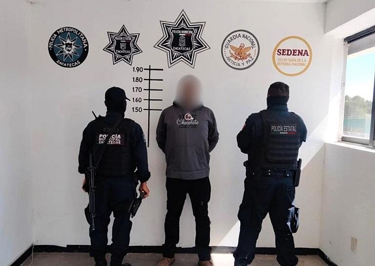Detienen a hombre por violentar a su mujer