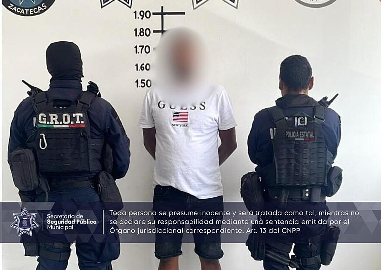 DETIENEN A HOMBRE QUE MANEJABA MOTO ROBADA