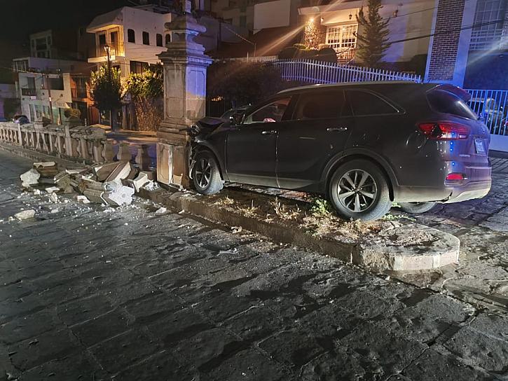 Detienen a hombre tras impactarse contra muro de cantera