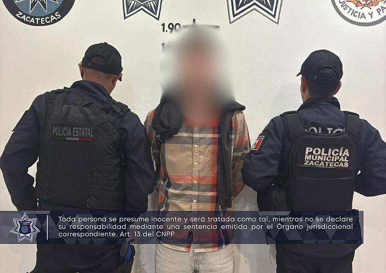 DETIENEN A JOVEN POR DESTROZAR JARDINERAS DEL CENTRO