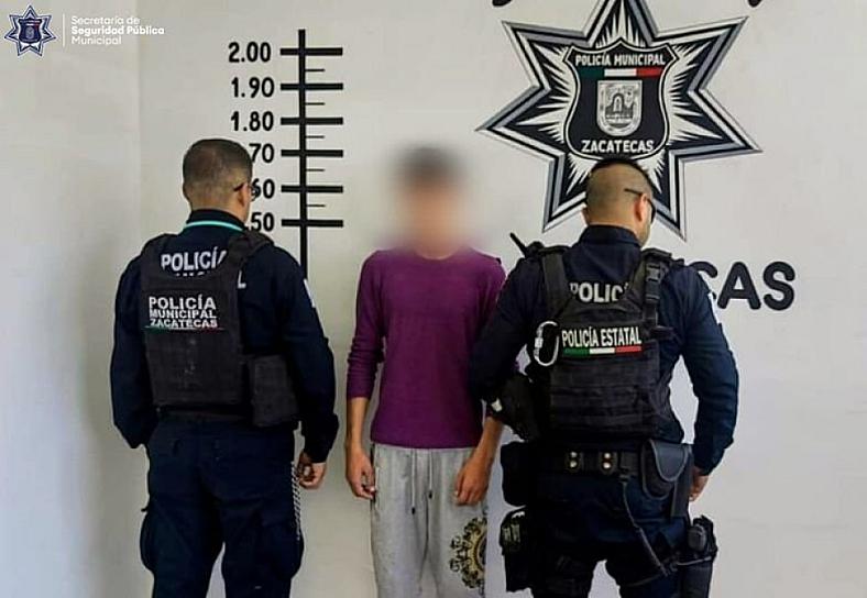 DETIENEN A JOVEN POR ROBAR EN EL CENTRO 