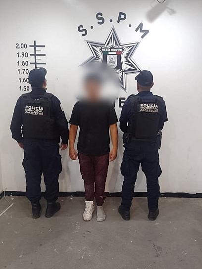 DETIENEN A JOVEN POR ROBO EN COLONIA TRES CRUCES
