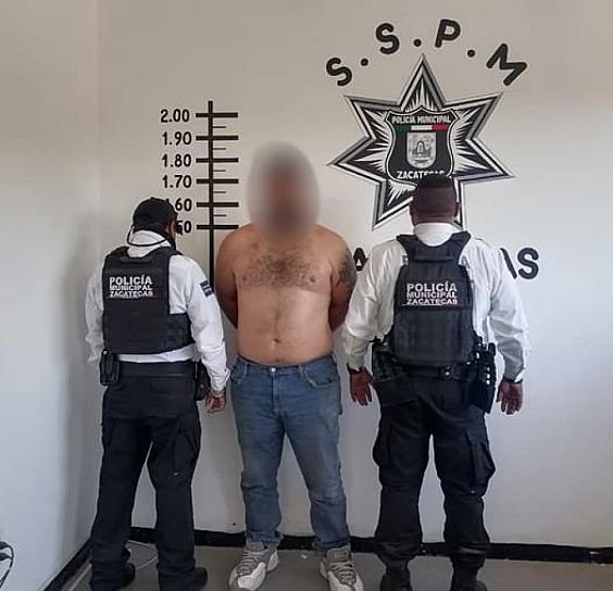DETIENEN A MANUEL POR GOLPEAR A SU PAREJA