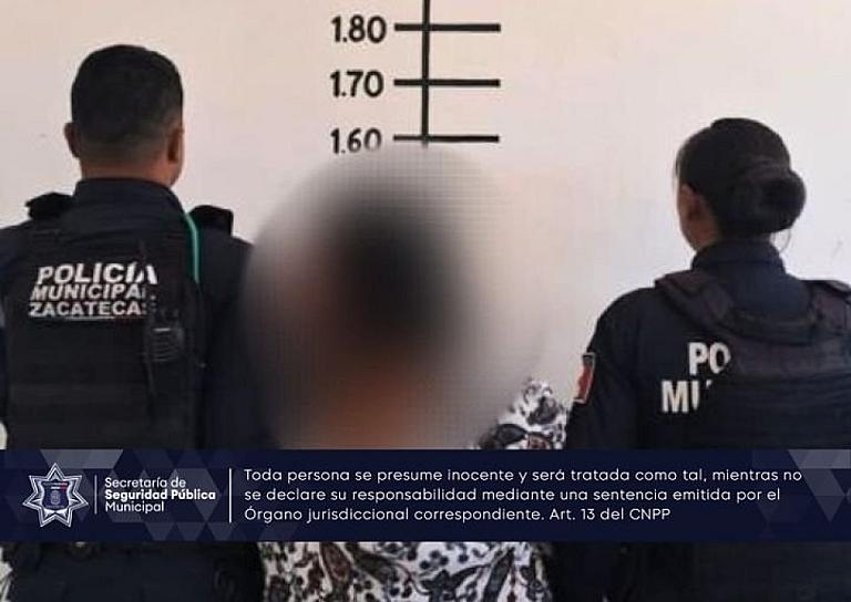 DETIENEN A MUJER EN EL CENTRO POR AGREDIR A CONGÉNERE 