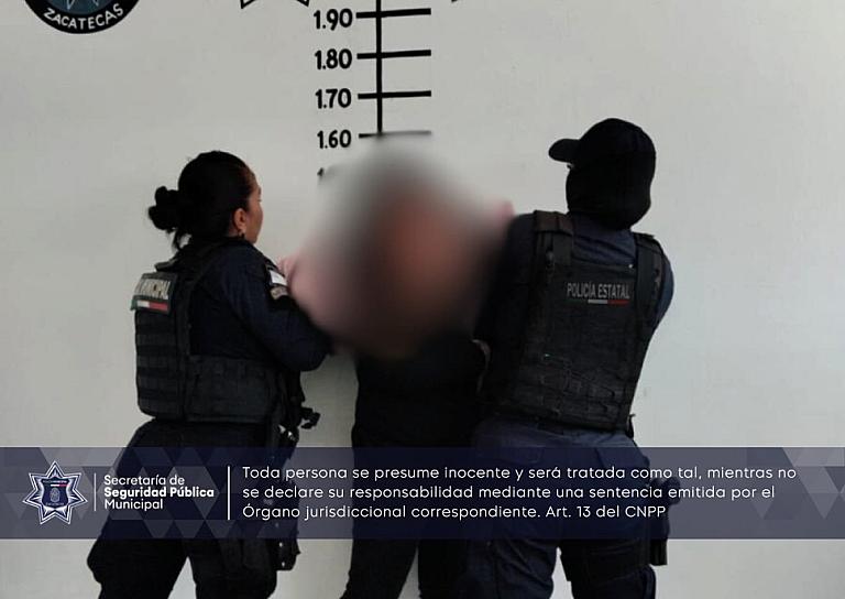 DETIENEN A MUJER POR AGREDIR A SU MAMÁ Y A SU HERMANA