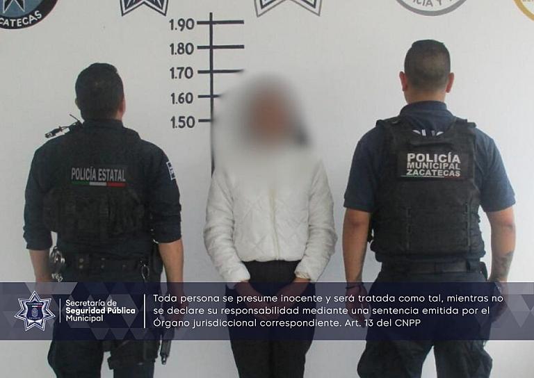 DETIENEN A MUJER POR ROBO A COMERCIO EN LA GARCÍA SALINAS