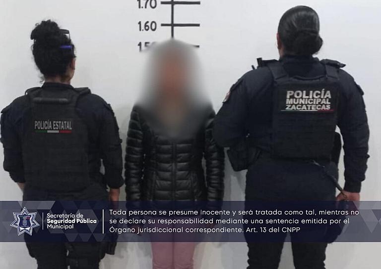DETIENEN A PAREJA ARMADA TRAS PERSECUCIÓN EN LA CAPITAL