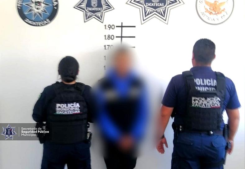 DETIENEN A SALVADOR POR ROBAR EN COMERCIO DE LA GARCÍA SALINAS 