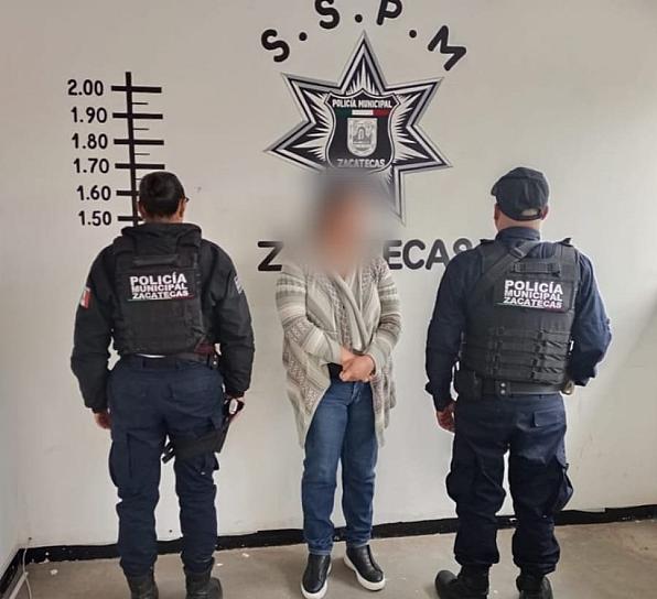 DETIENEN A SANDRITA POR QUERER PASARSE DE LISTA