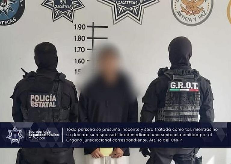 DETIENEN A TRES HOMBRES POR NARCOMENUDEO 