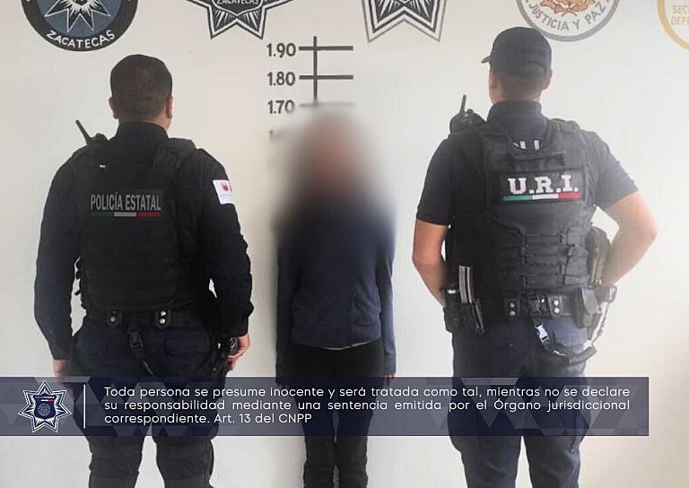 DETIENEN A UNA MUJER POR FALSIFICAR DOCUMENTOS