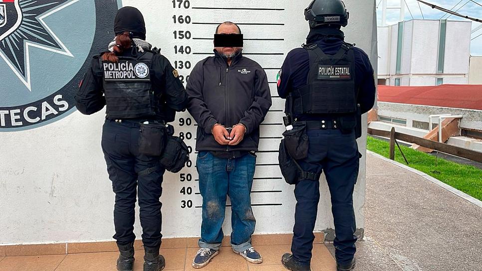 DETIENEN A UN HOMBRE CON DROGA Y UN ARMA 