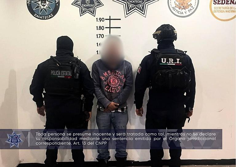 Detienen a un hombre de 22 años por robo a comercios con lujo de violencia en la avenida Magisterial