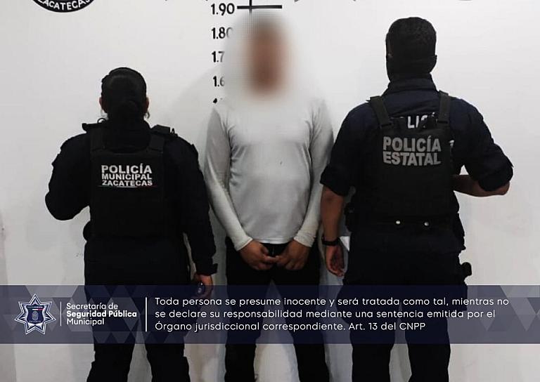 DETIENEN A UN HOMBRE EN EL CENTRO POR AGREDIR A SU MADRE