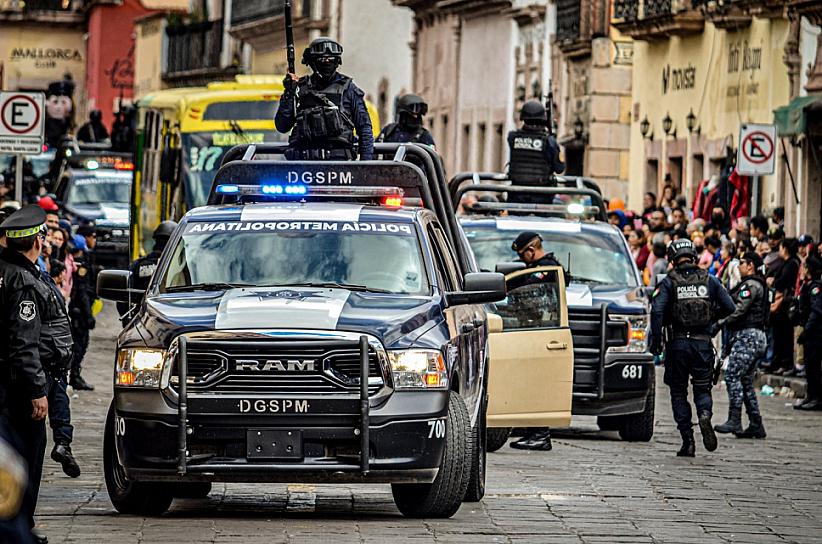 DETIENEN A UN HOMBRE EN LA PINTA POR REPORTE DE ROBO 