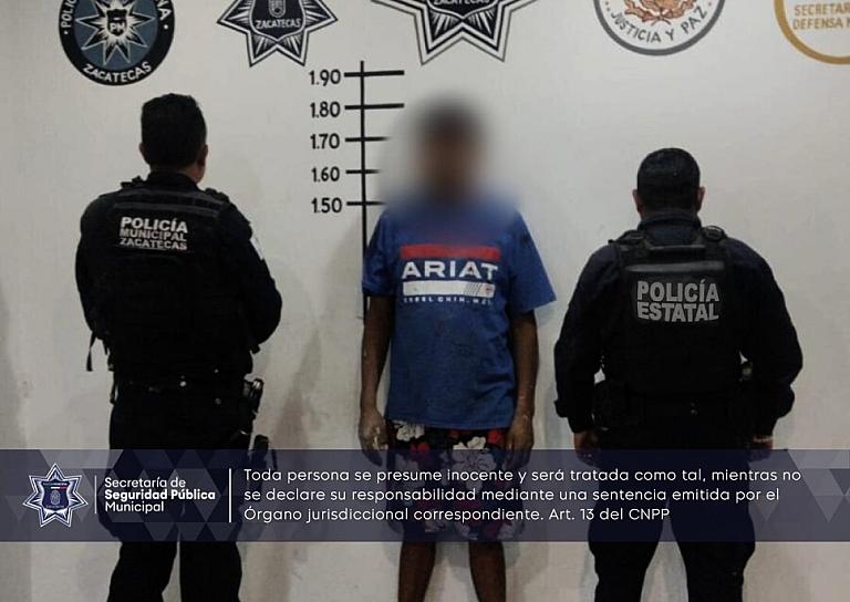 DETIENEN A UN HOMBRE POR AGREDIR A SU MAMÁ