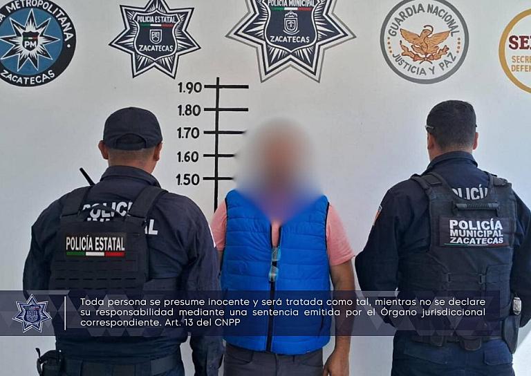 DETIENEN A UN HOMBRE POR CONDUCIR UN AUTO ROBADO 