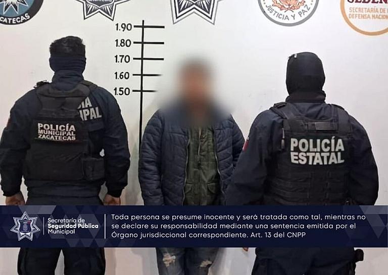 DETIENEN A UN HOMBRE POR “ESTAMPARSE” CONTRA PATRULLA 