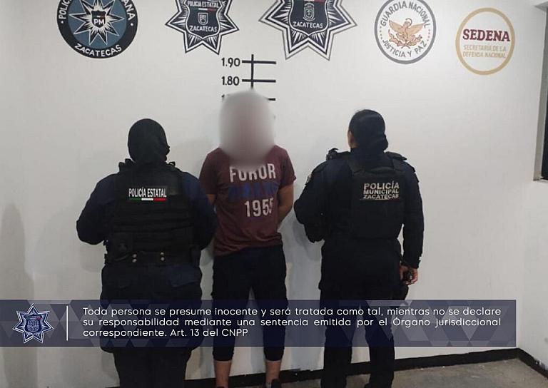 DETIENEN A UN HOMBRE POR GOLPEAR A SU PAREJA EN LOMAS DEL LAGO 