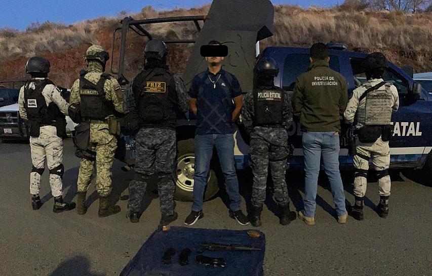 Detienen a un hombre por portación de armamento y explosivos  