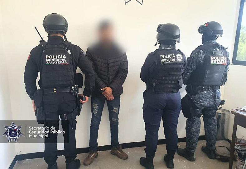 DETIENEN A UN HOMBRE POR LOS DELITOS DE ROBO, DESOBEDIENCIA Y RESISTENCIA A PARTICULARES