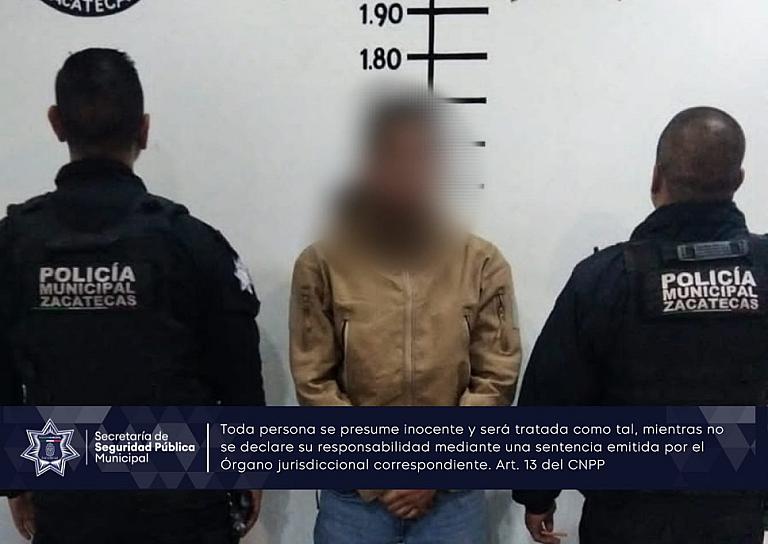 DETIENEN A UN HOMBRE POR ROBO A COMERCIO 