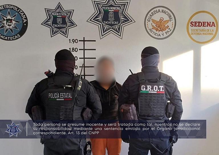 Detienen a un hombre por robo a transeúnte y portación de arma en El Tanquecito