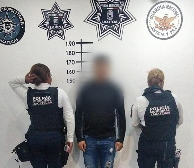 DETIENEN A UN HOMBRE POR SER VIOLENTO CON SU PAREJA 