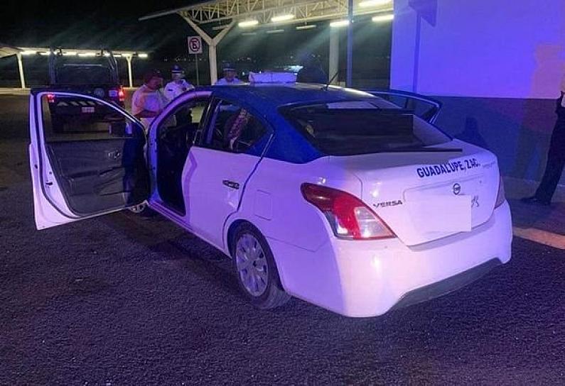 DETIENEN A UN HOMBRE POR TRANSPORTAR MIGRANTES DE SENEGAL EN UN TAXI DE ZACATECAS