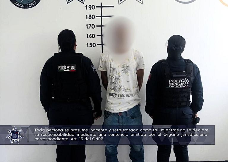 DETIENEN POLICÍAS A HOMBRE POR AGREDIR A SU MADRE