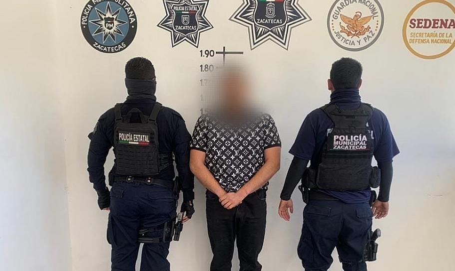 DETIENEN POLICÍAS A HOMBRE POR ROBO A COMERCIO EN EL CENTRO 