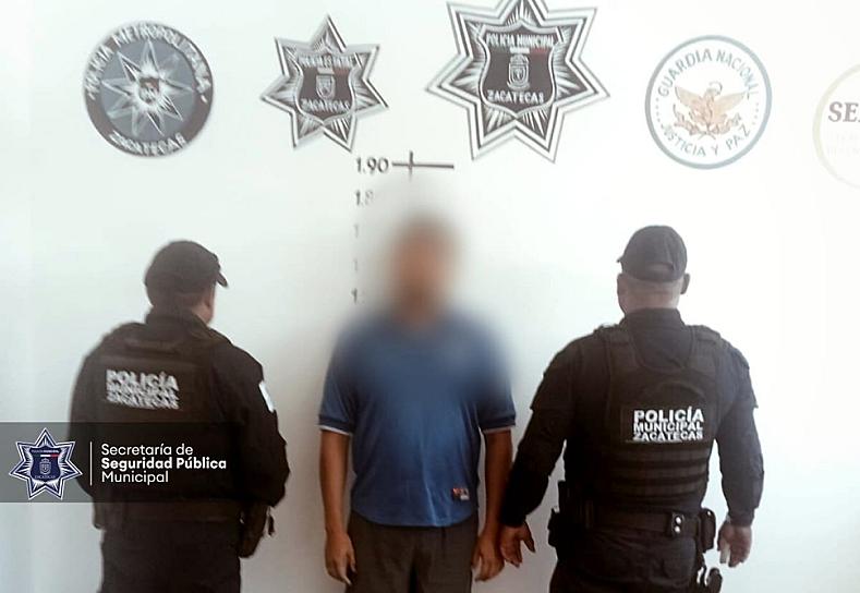 DETIENEN POLICÍAS DE LA CAPITAL A UN HOMBRE POR ROBO A COMERCIO 