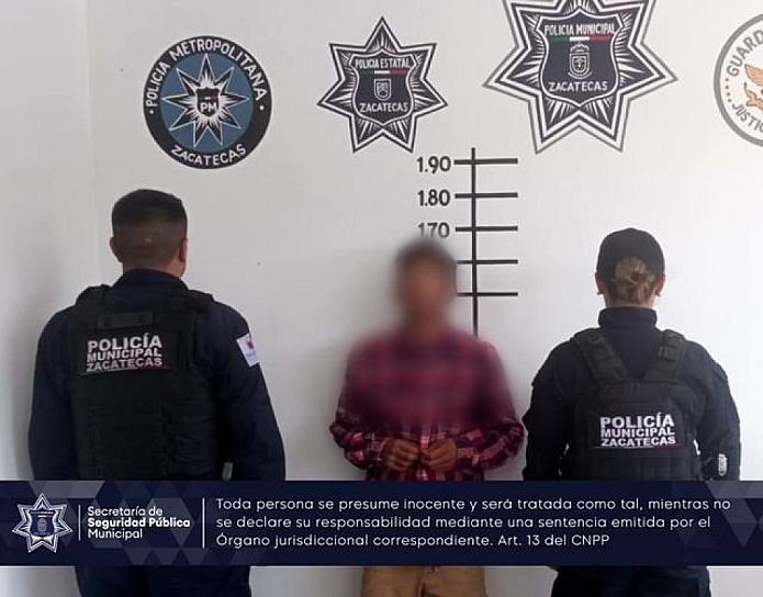 DETIENEN POLICÍAS MUNICIPALES A UN SUJETO POR VIOLENTO 