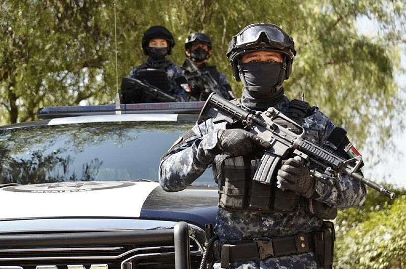 DETIENE POLICÍA DE LA METROPOL A UN HOMBRE POR CONDUCIR VEHÍCULO CON DATOS ALTERADOS