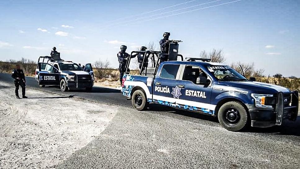 DETIENE POLICÍA ESTATAL A 5 HOMBRES POR PORTAR DROGA 