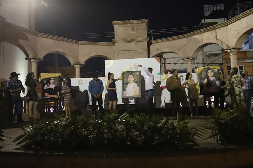 DEVELAN FOTOGRAFÍAS OFICIALES DE LAS CANDIDATAS A REINA DE CALERA 