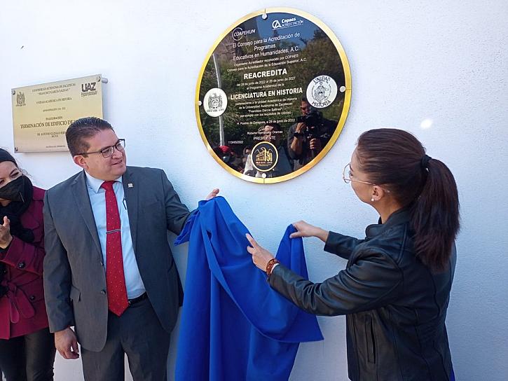 DEVELAN PLACA CONMEMORATIVA EN UNIDAD DE HISTORIA DE LA UAZ 
