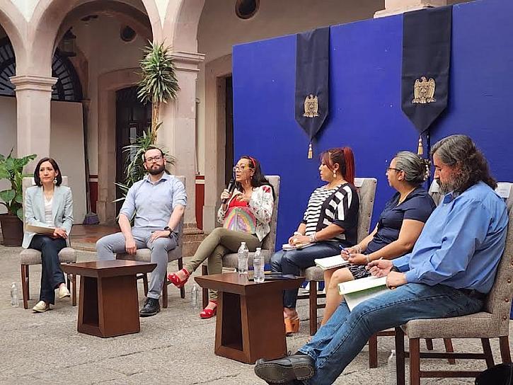 DIALOGAN UNIVERSITARIOS SOBRE PROBLEMÁTICAS DE LA EDUCACIÓN