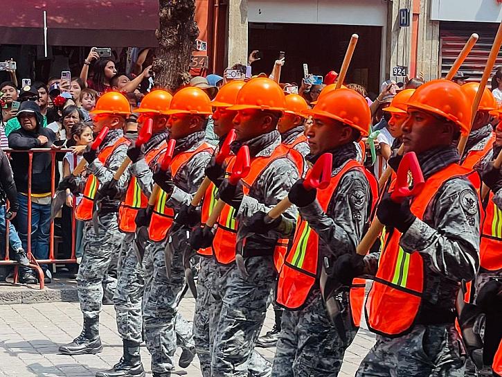 DAN ADIÓS A AMLO CON DESFILE DEL DÍA DE LA INDEPENDENCIA