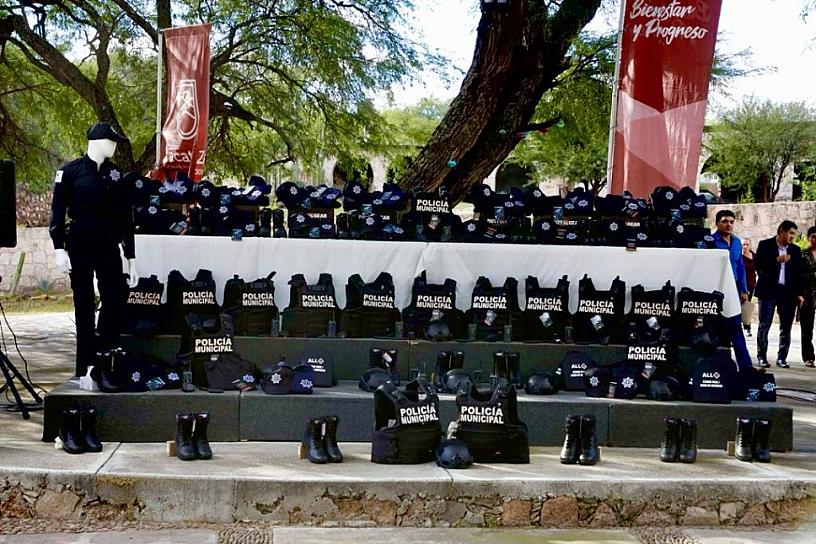 DIGNIFICA GOBERNADOR DAVID MONREAL LAS CORPORACIONES POLICIACAS DE LA REGIÓN SUR - SUROESTE DEL ESTADO