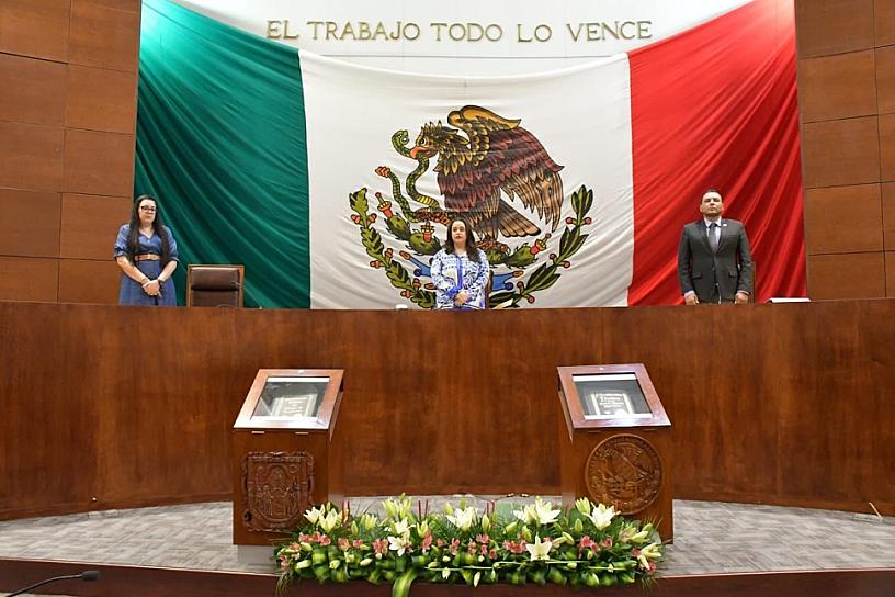 DIPUTADOS LOCALES GUARDAN MINUTO DE SILENCIO POR VÍCTIMAS DE VIOLENCIA 