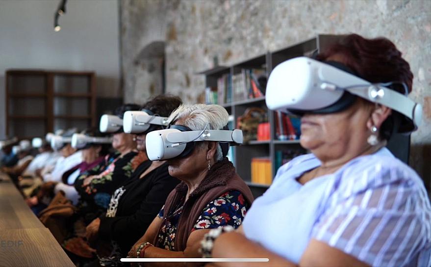 DISFRUTAN ADULTOS MAYORES FRESNILLENSES DEL PROGRAMA DE REALIDAD VIRTUAL